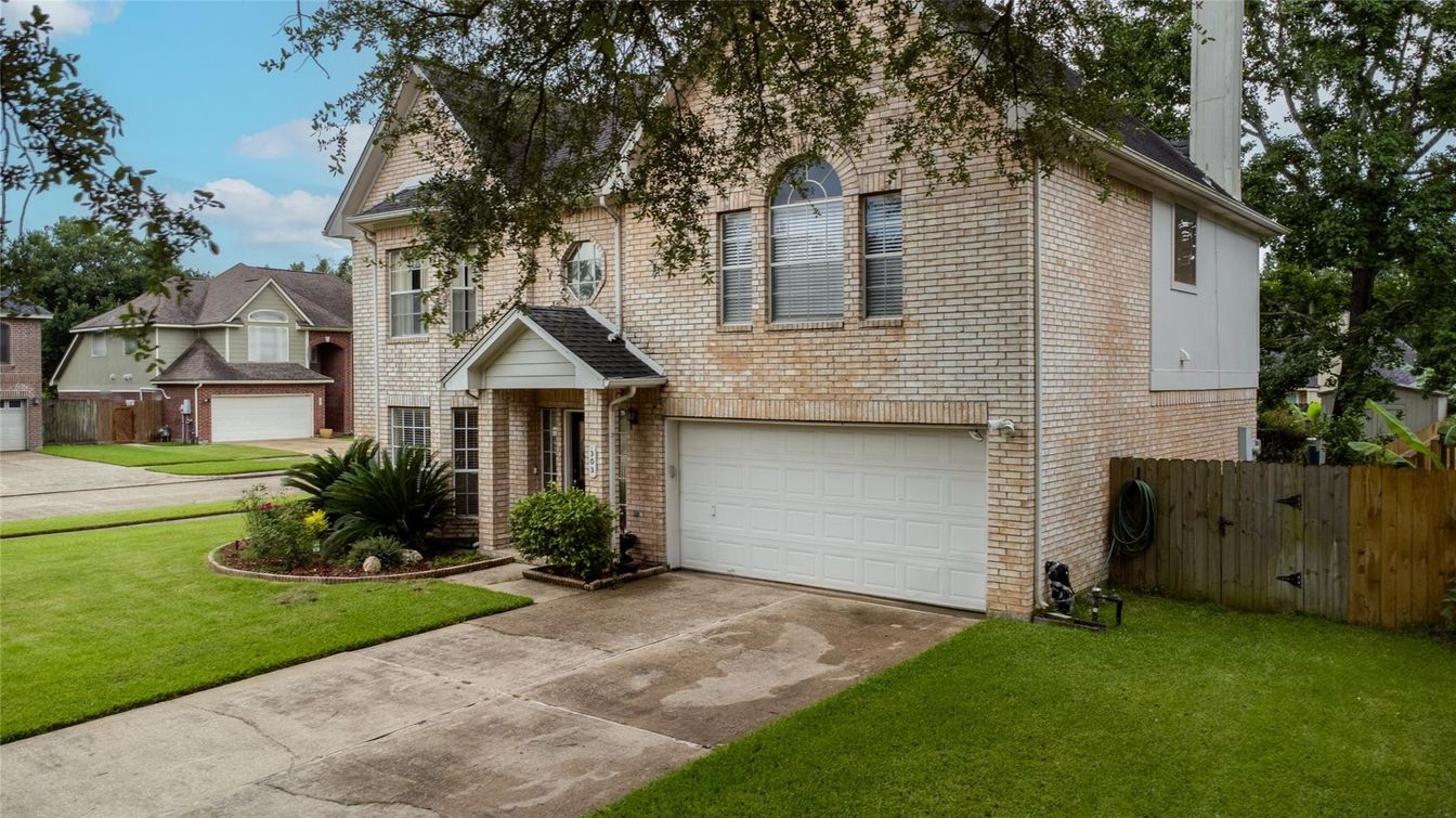 Attached, Exterior, Facade, Brick Facade, Brick Traditional