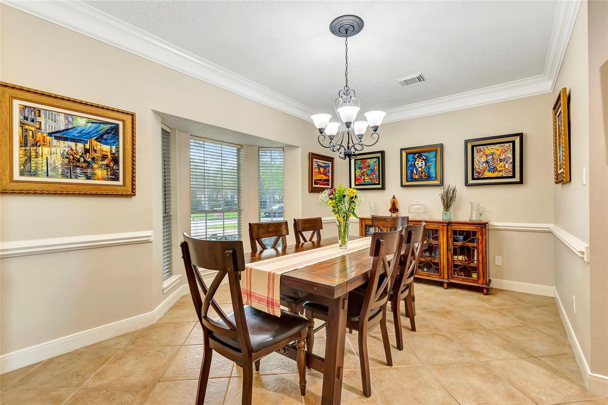 Chandelier, Dining room, Interior