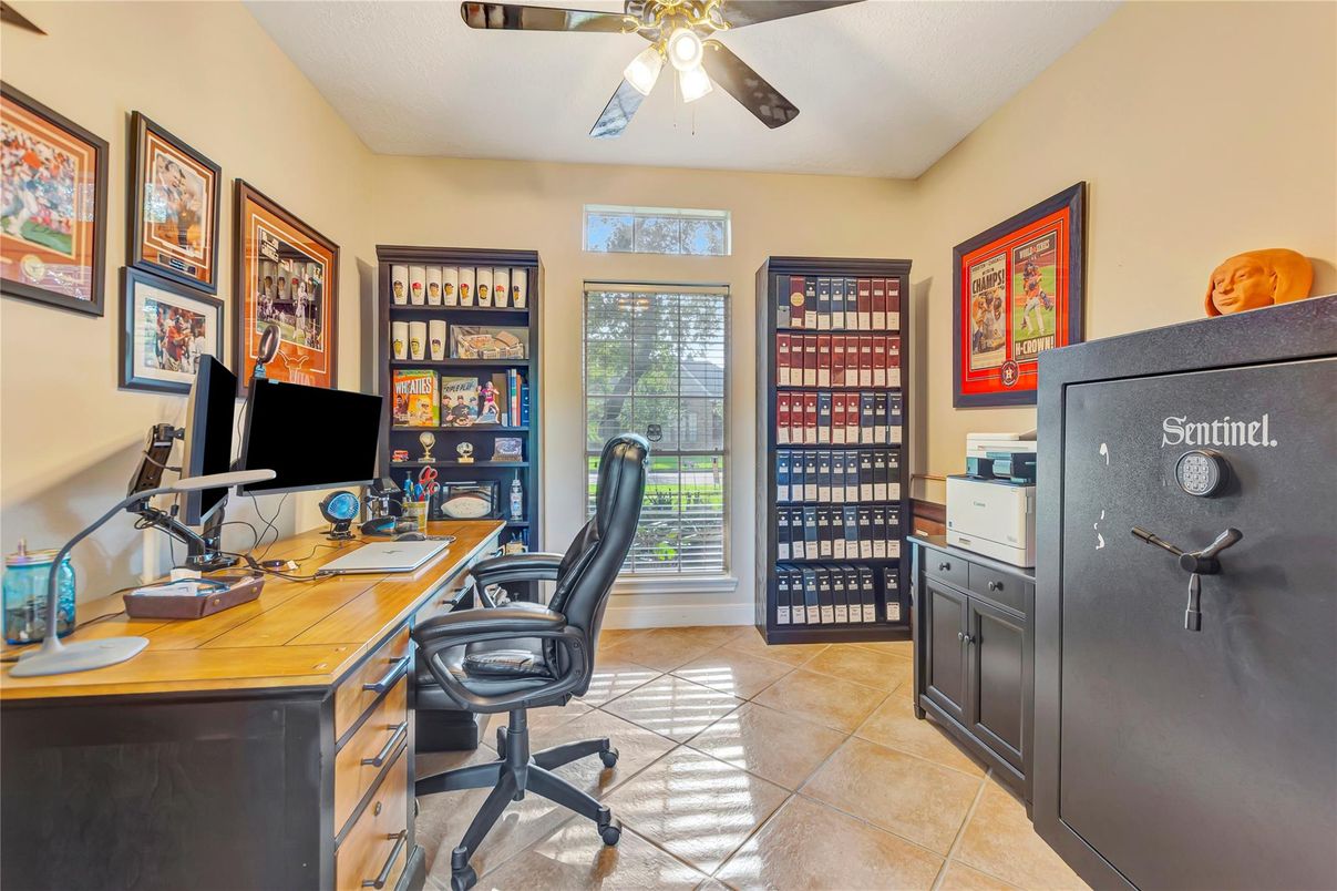 Home Office, Interior