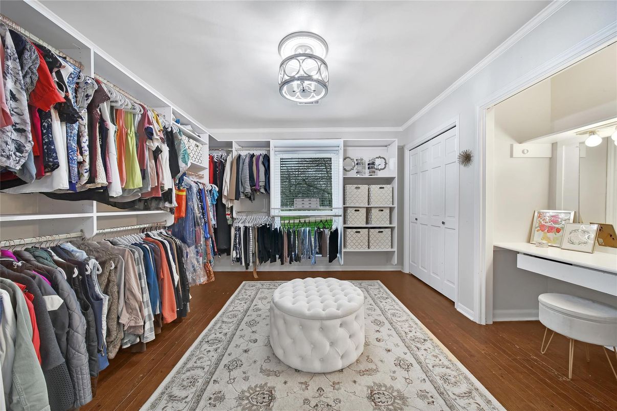 Interior, Walk-in Closets, Wood Texture Flooring