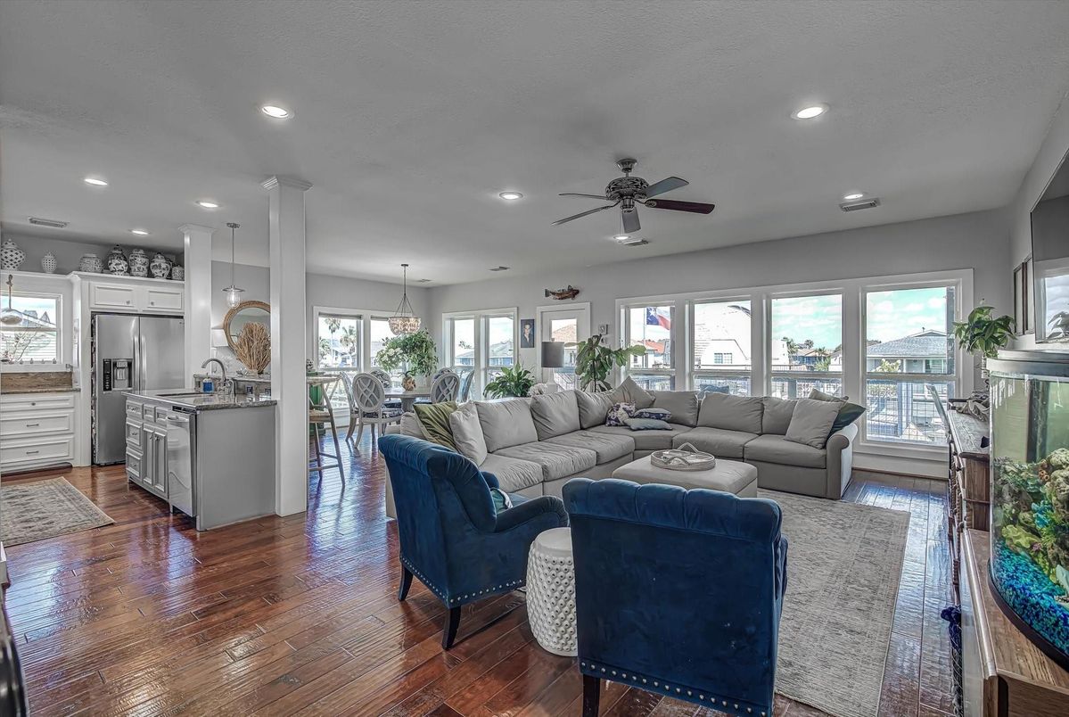 Dining room, Interior, Kitchen, Living room, Pendant Lights, Recessed Lighting, Stainless Steel Appliances, Wood Texture Flooring