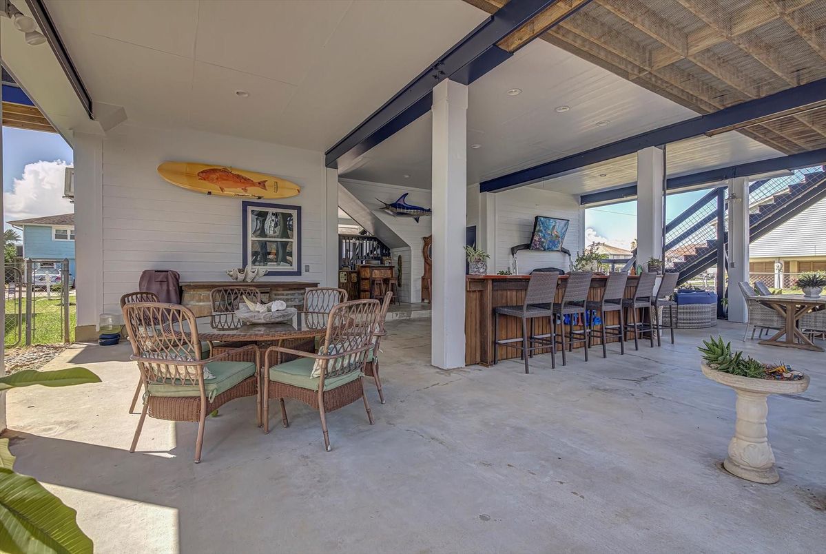 Dining room, Exterior