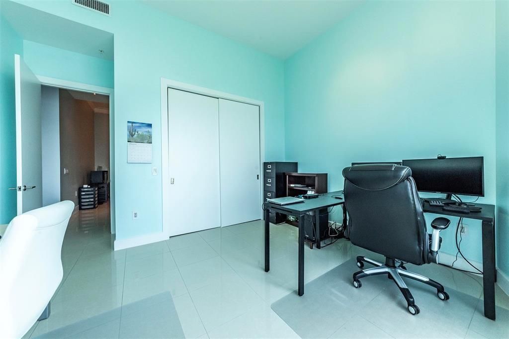Home Office, Interior