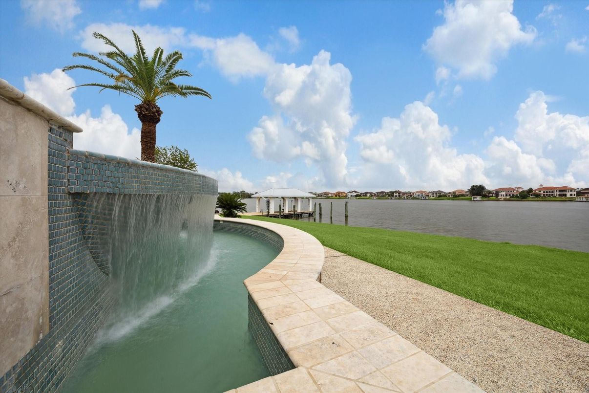 Exterior, Pool, Water