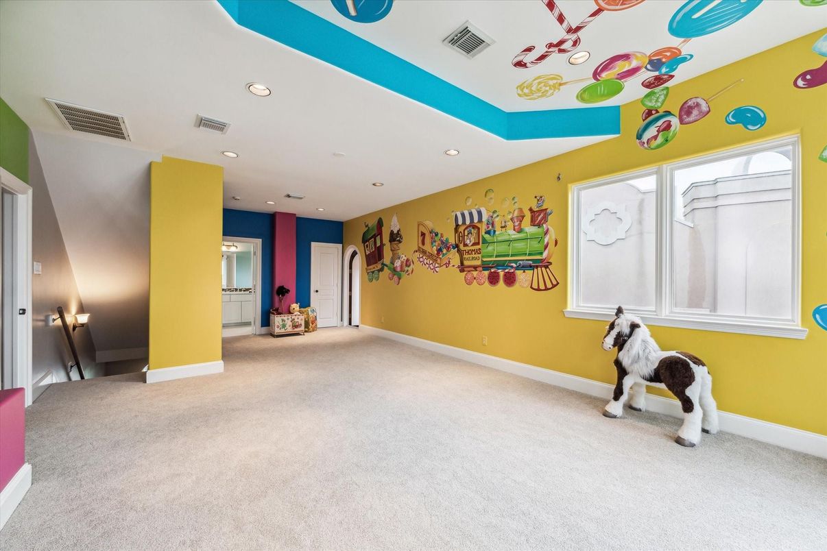 Empty room, Interior, Recessed Lighting
