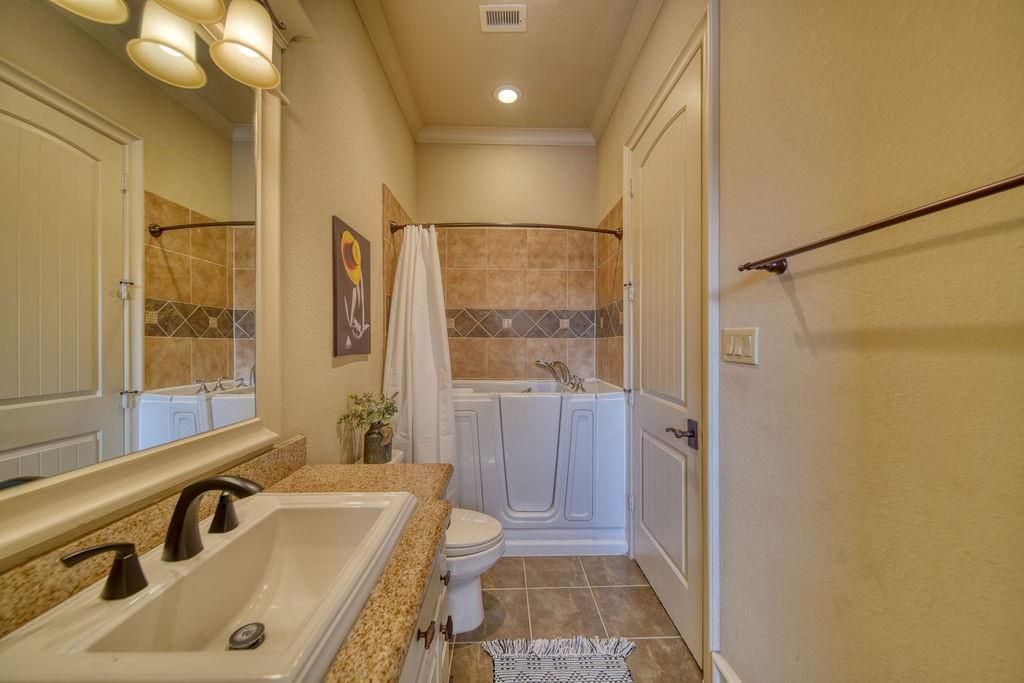 Bathroom, Interior, Recessed Lighting