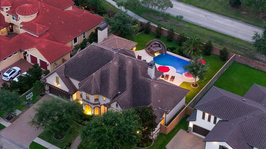 Exterior, Drone