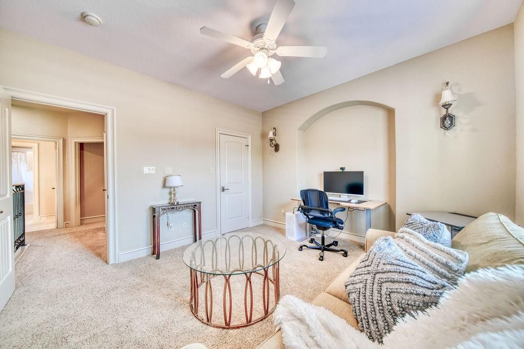 Home Office, Interior