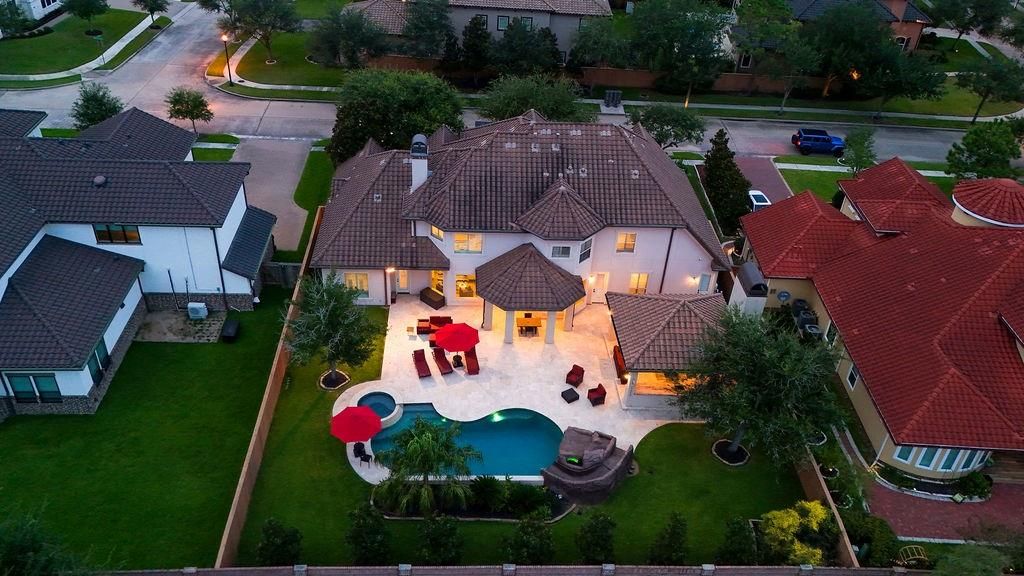 Exterior, Drone