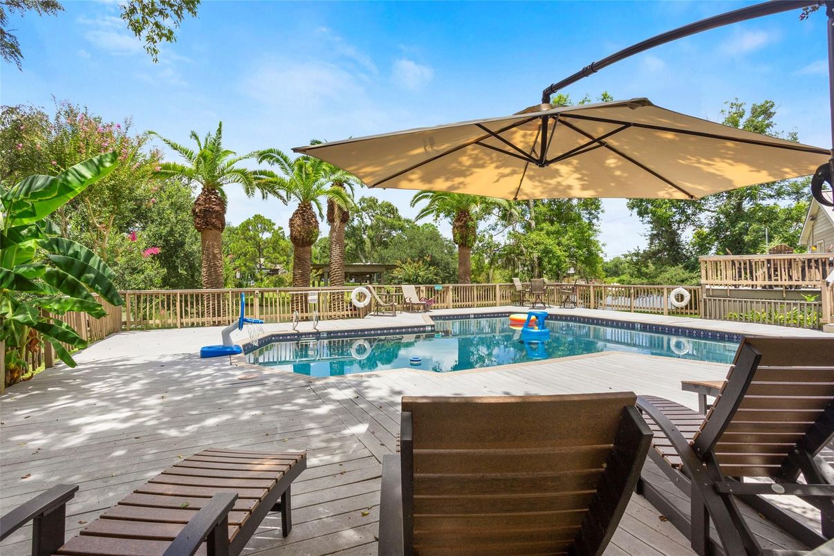 Exterior, Pool