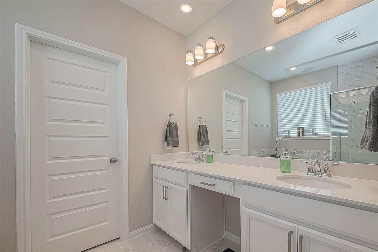 Bathroom, Dual Sink Vanities, Interior, Recessed Lighting