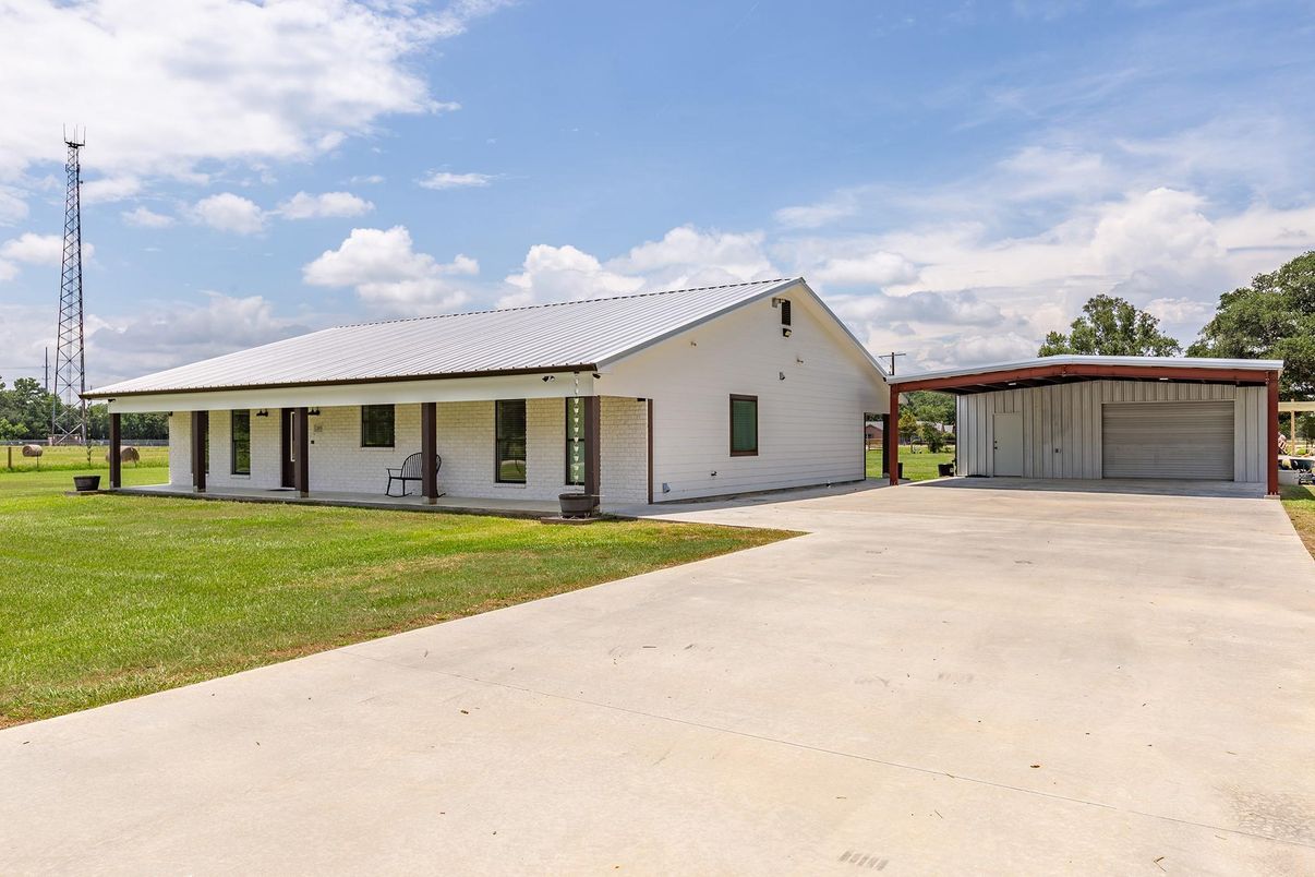 Backyard, Detached Garage, Exterior