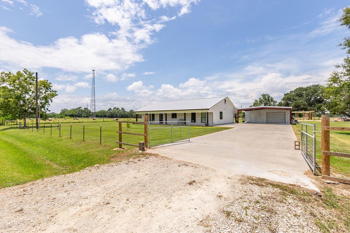 Backyard, Detached Garage, Exterior