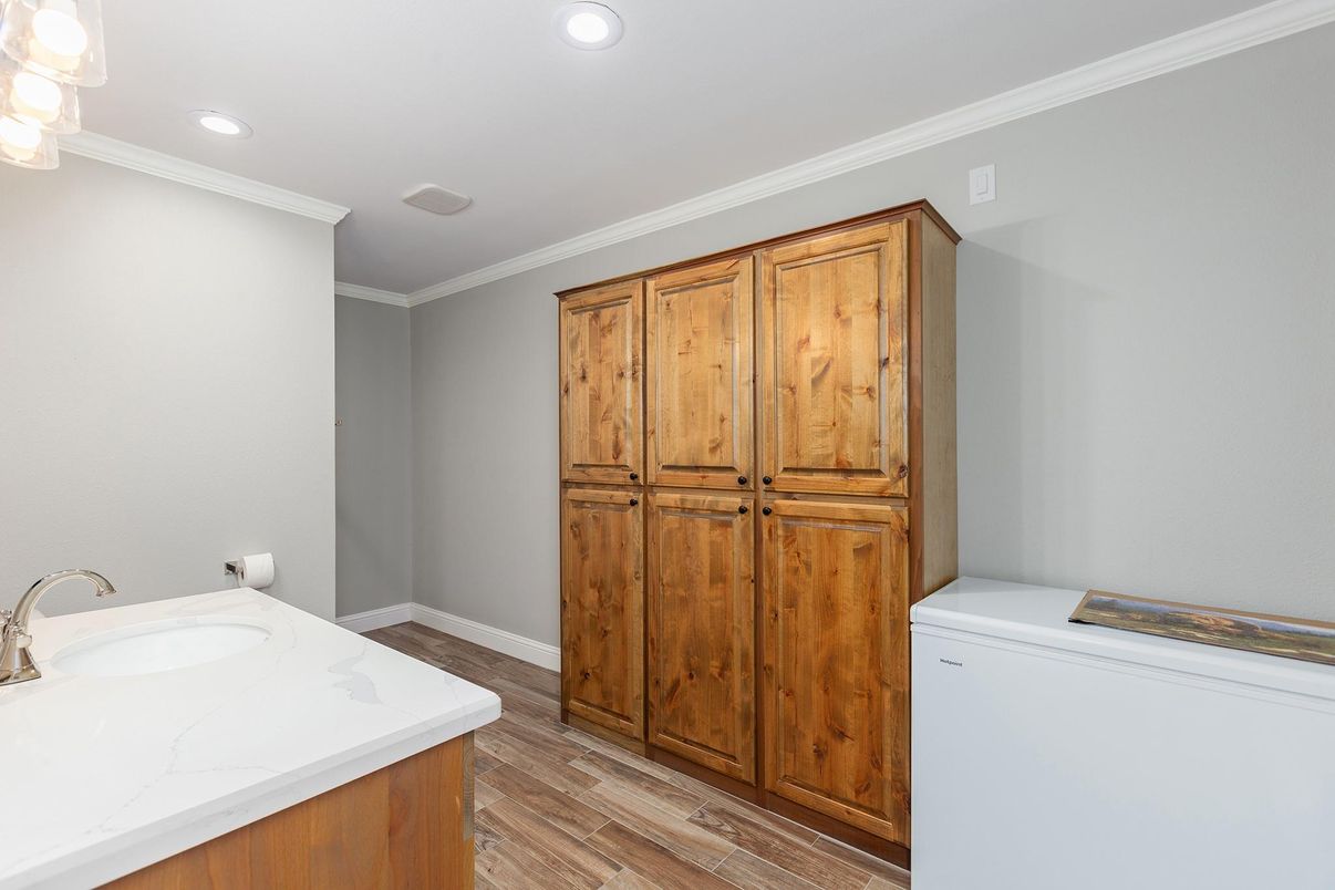 Bathroom, Interior, Recessed Lighting, Wood Texture Flooring