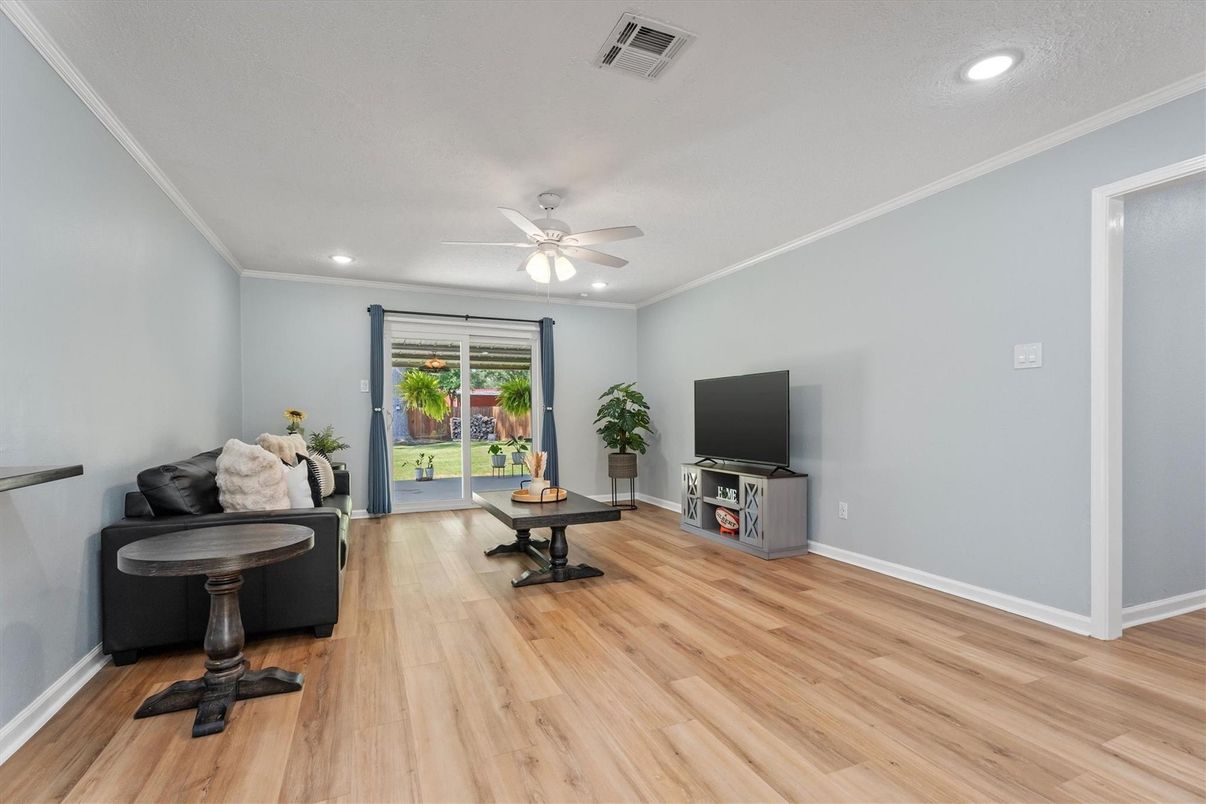 Interior, Recessed Lighting, Wood Texture Flooring