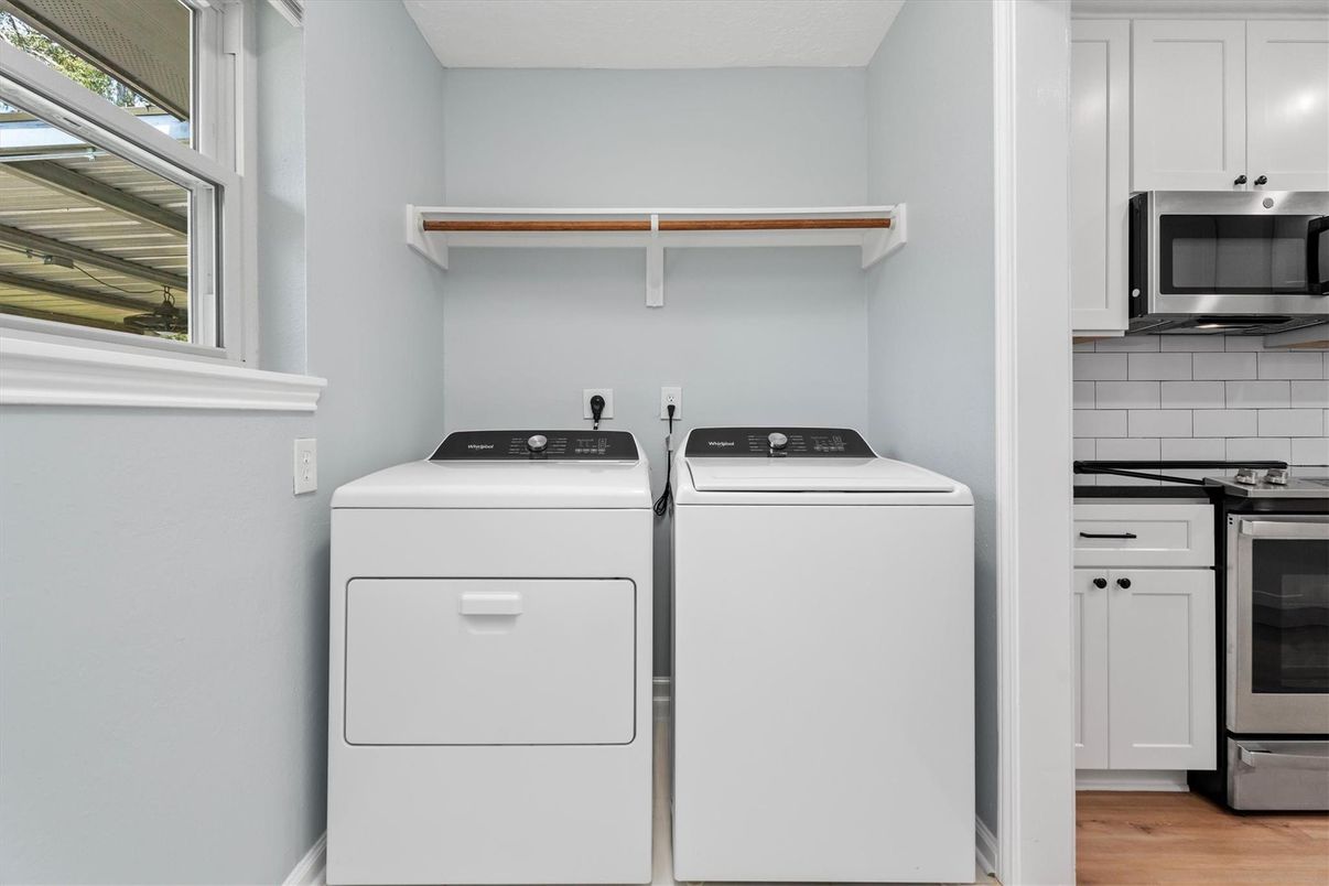Interior, Utility Closets, Washer, Wood Texture Flooring