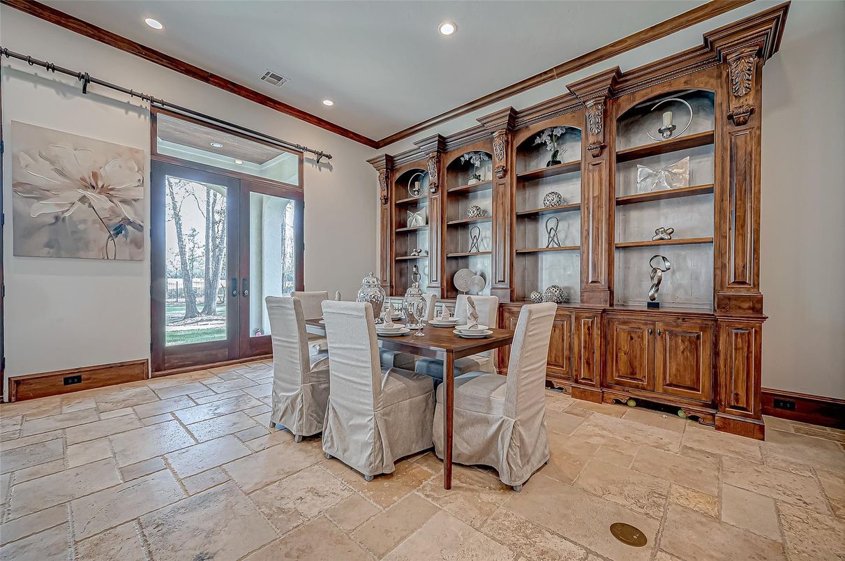 Dining room, Interior, Recessed Lighting