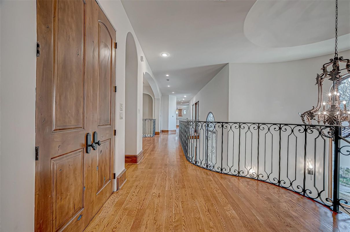 Chandelier, Interior, Recessed Lighting, Wood Texture Flooring