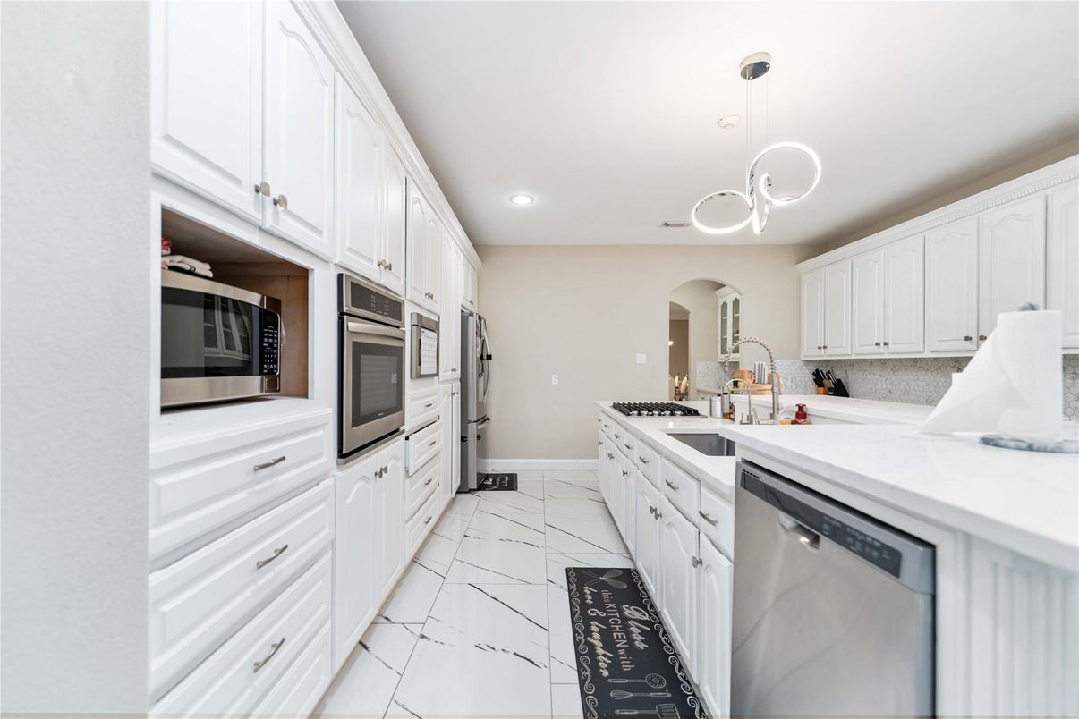 Interior, Kitchen, Pendant Lights, Recessed Lighting, Stainless Steel Appliances