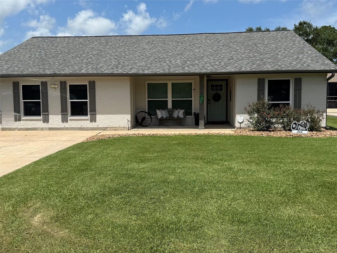 Backyard, Exterior, Facade, Ranch