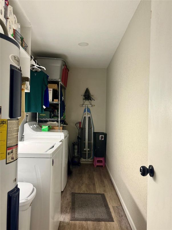Interior, Washer, Wood Texture Flooring