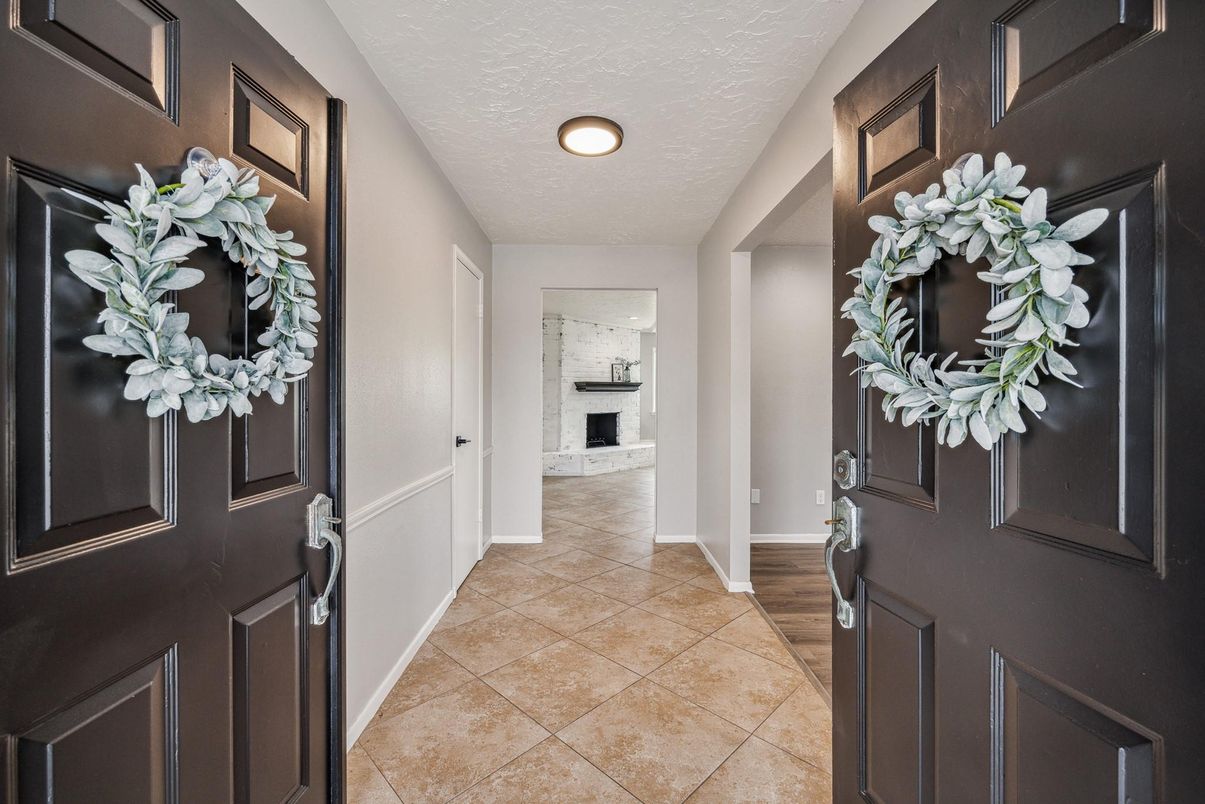 Fireplace, Interior, Recessed Lighting