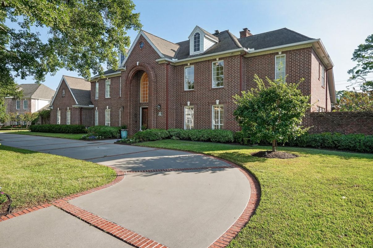 Exterior, Facade, Brick Facade, French Provincial
