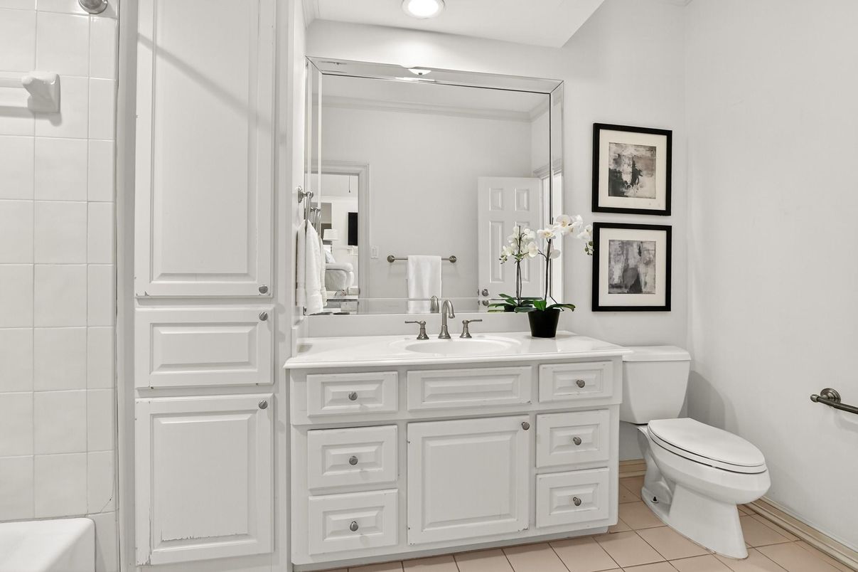 Bathroom, Interior, Recessed Lighting