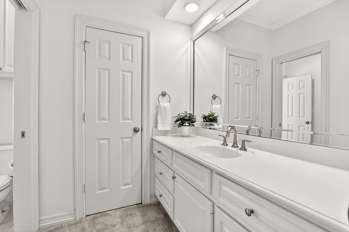 Bathroom, Dual Sink Vanities, Interior, Recessed Lighting