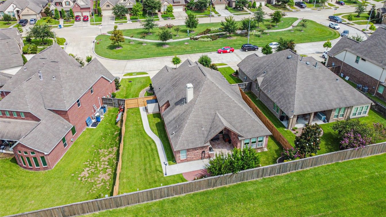 Exterior, Drone