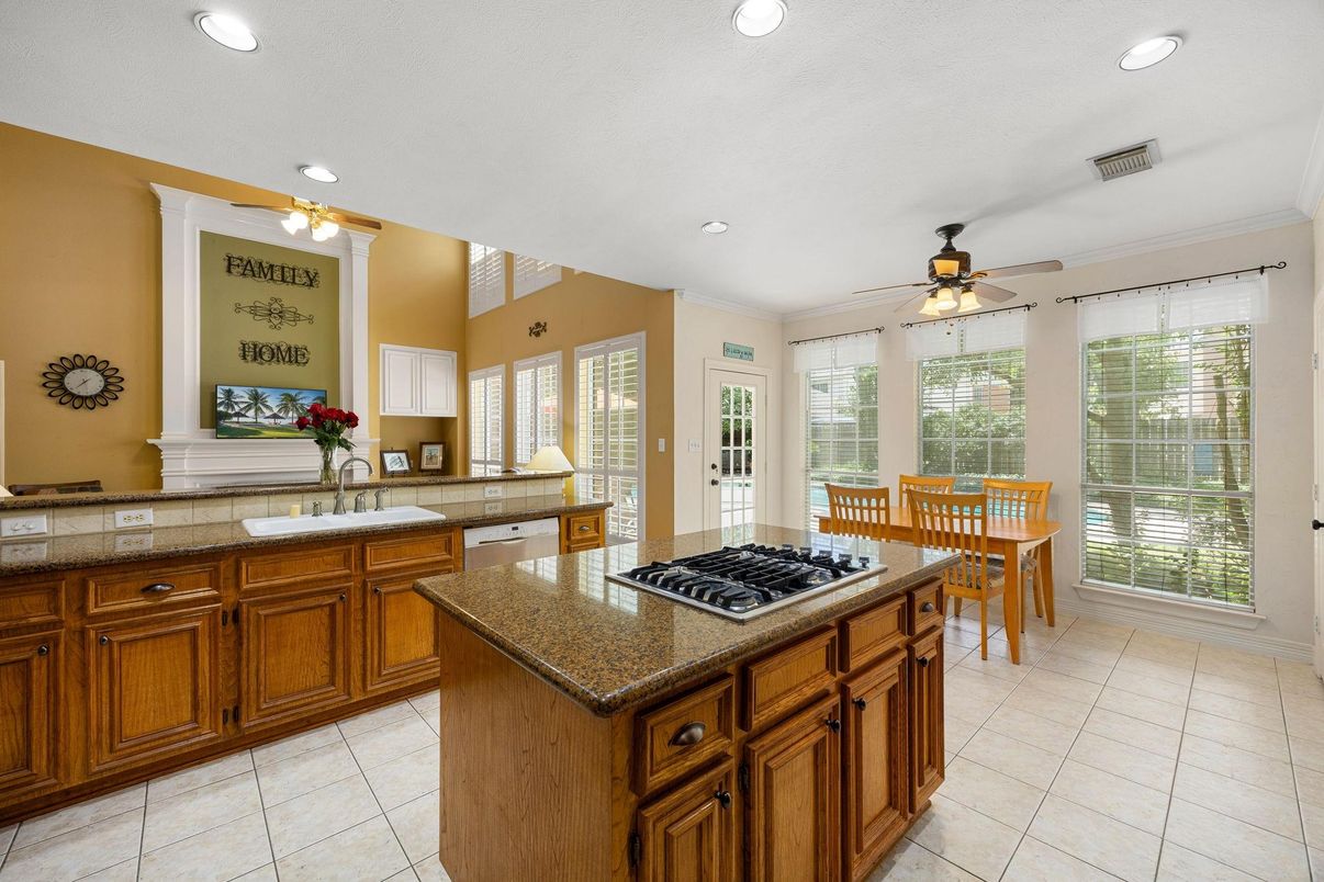 Dining room, Interior, Kitchen, Recessed Lighting