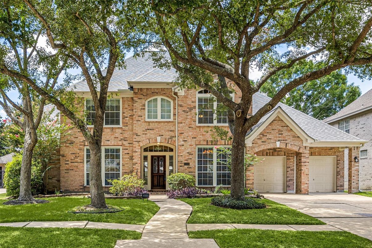 Attached, Exterior, Facade, Brick Facade, Brick Traditional