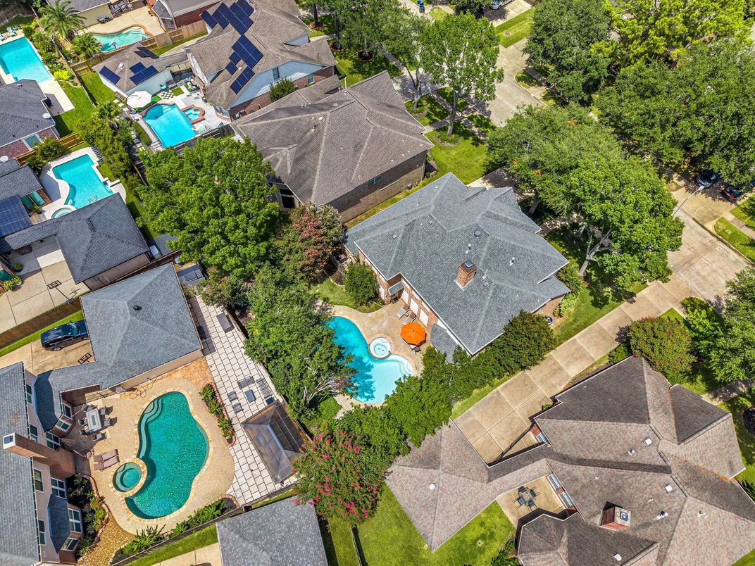 Exterior, Drone