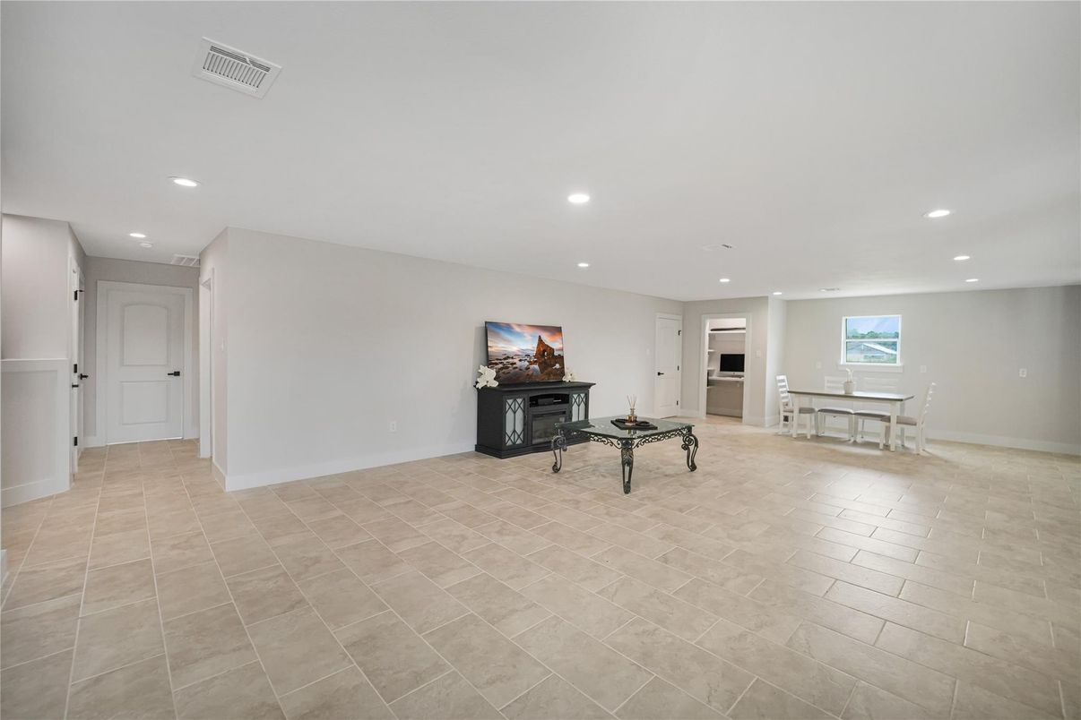 Dining room, Interior, Recessed Lighting