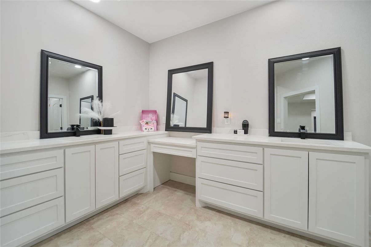 Bathroom, Dual Sink Vanities, Interior