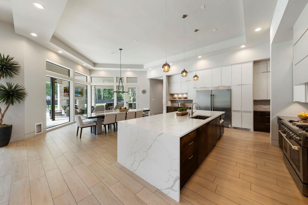 Dining room, Interior, Kitchen, Pendant Lights, Recessed Lighting, Stainless Steel Appliances, Wood Texture Flooring