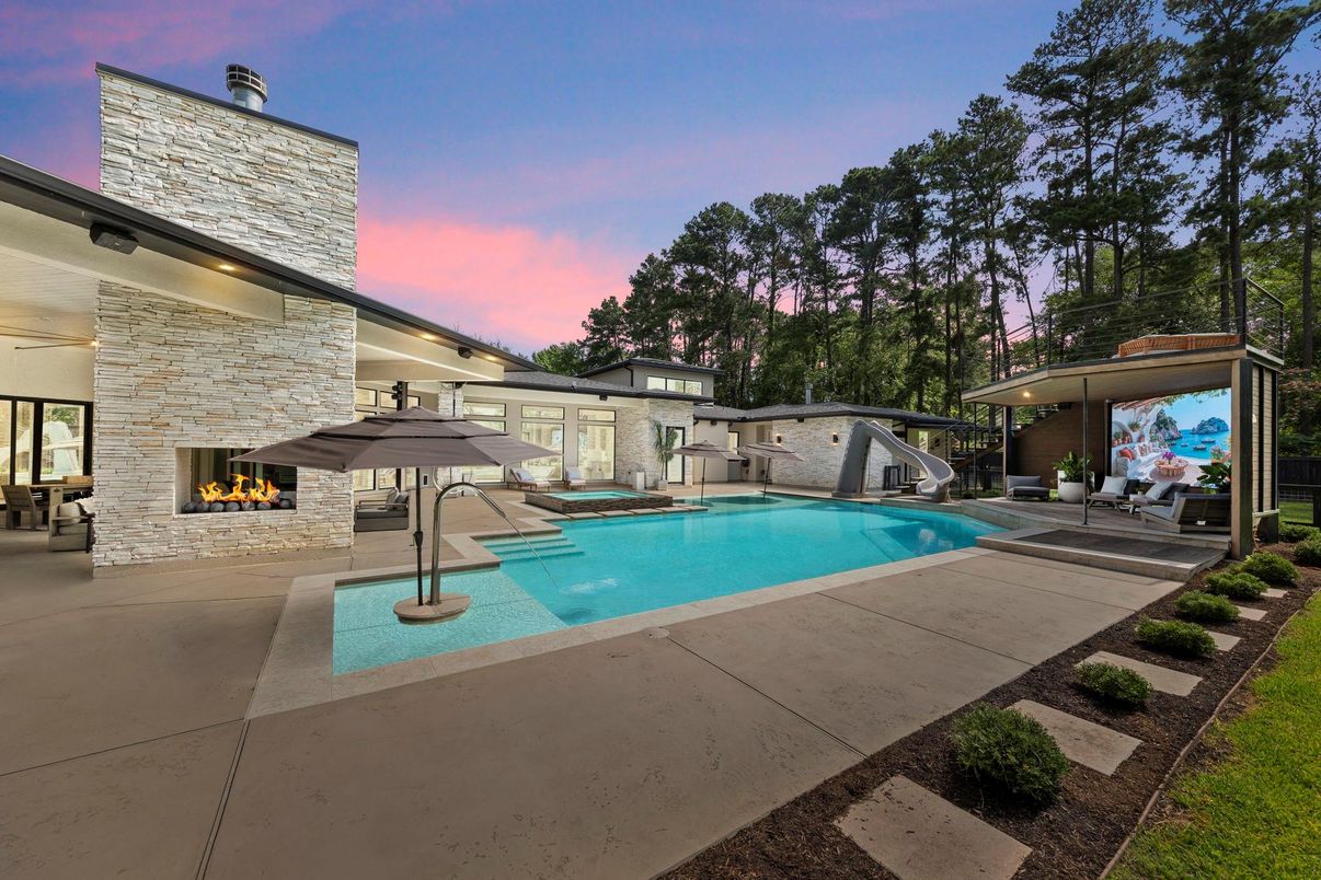 Exterior, Fireplace, Pool