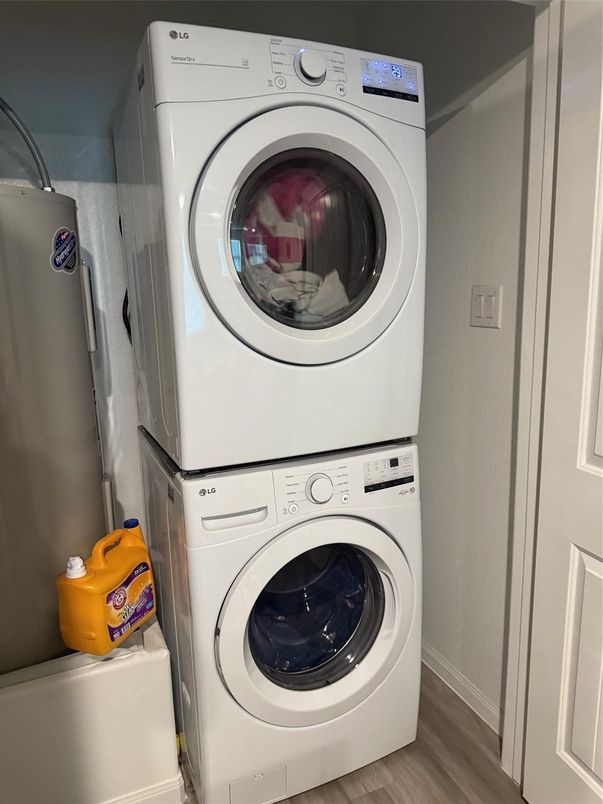 Interior, Utility Closets, Washer, Wood Texture Flooring