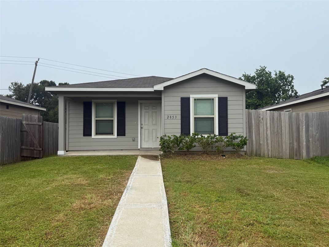 Backyard, Exterior, Facade, Ranch