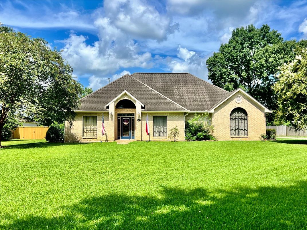 Backyard, Exterior, Facade, Ranch