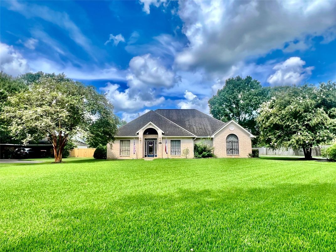 Backyard, Exterior, Facade, Brick Facade, French Provincial