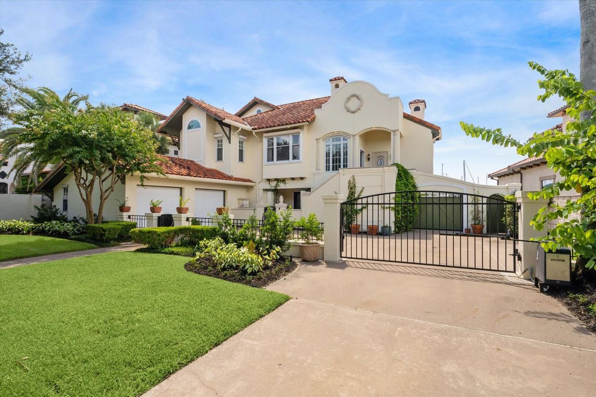 Backyard, Exterior, Facade, Spanish Mediterranean