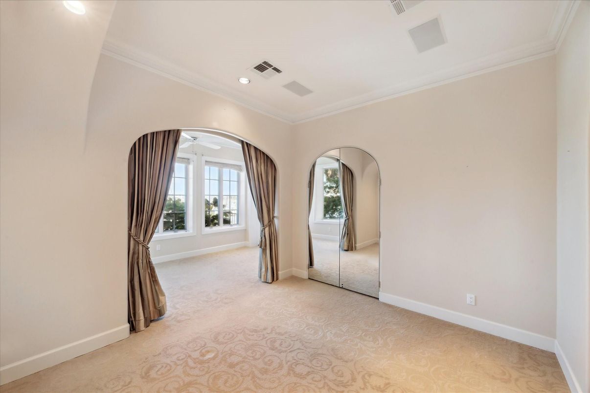 Empty room, Interior, Recessed Lighting