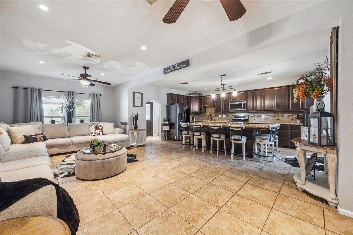 Interior, Kitchen, Living room, Pendant Lights, Recessed Lighting, Stainless Steel Appliances
