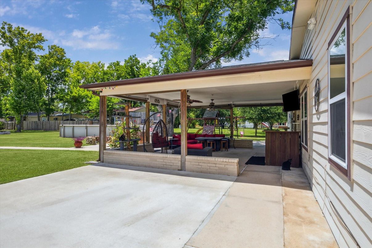 Backyard, Exterior
