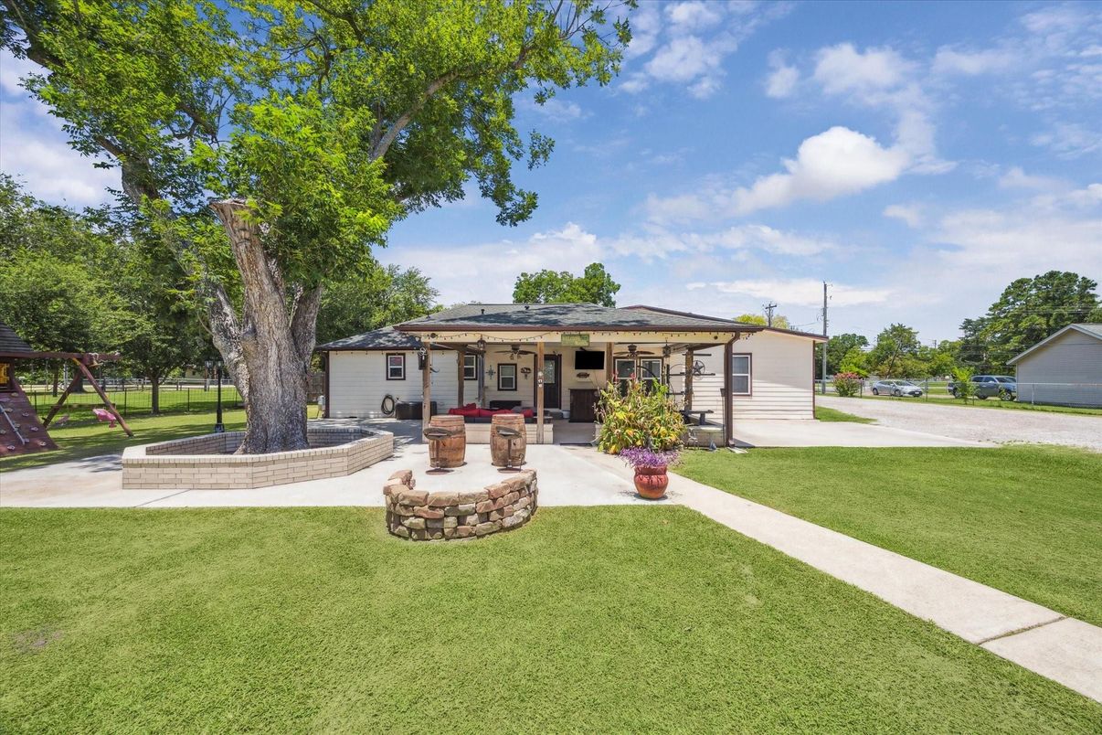 Backyard, Exterior, Playground, Solar Panels
