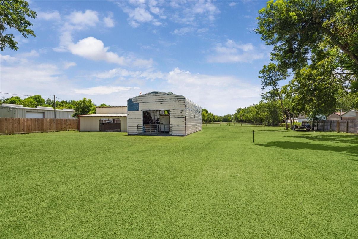 Backyard, Exterior