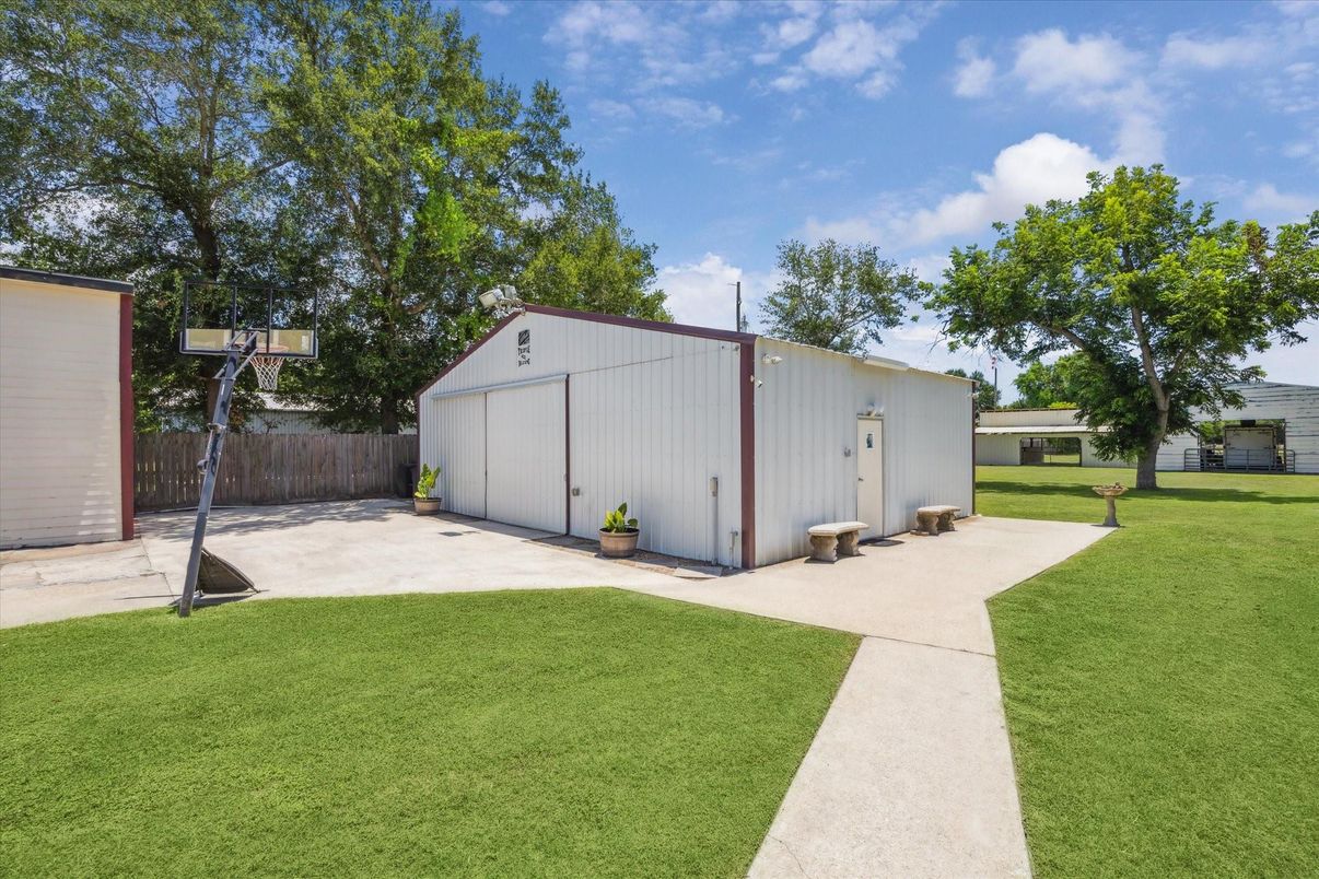 Backyard, Exterior