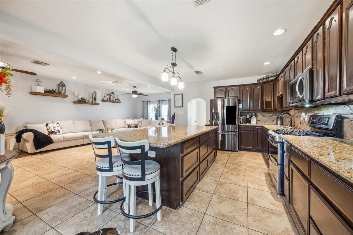 Interior, Kitchen, Living room, Pendant Lights, Recessed Lighting, Stainless Steel Appliances