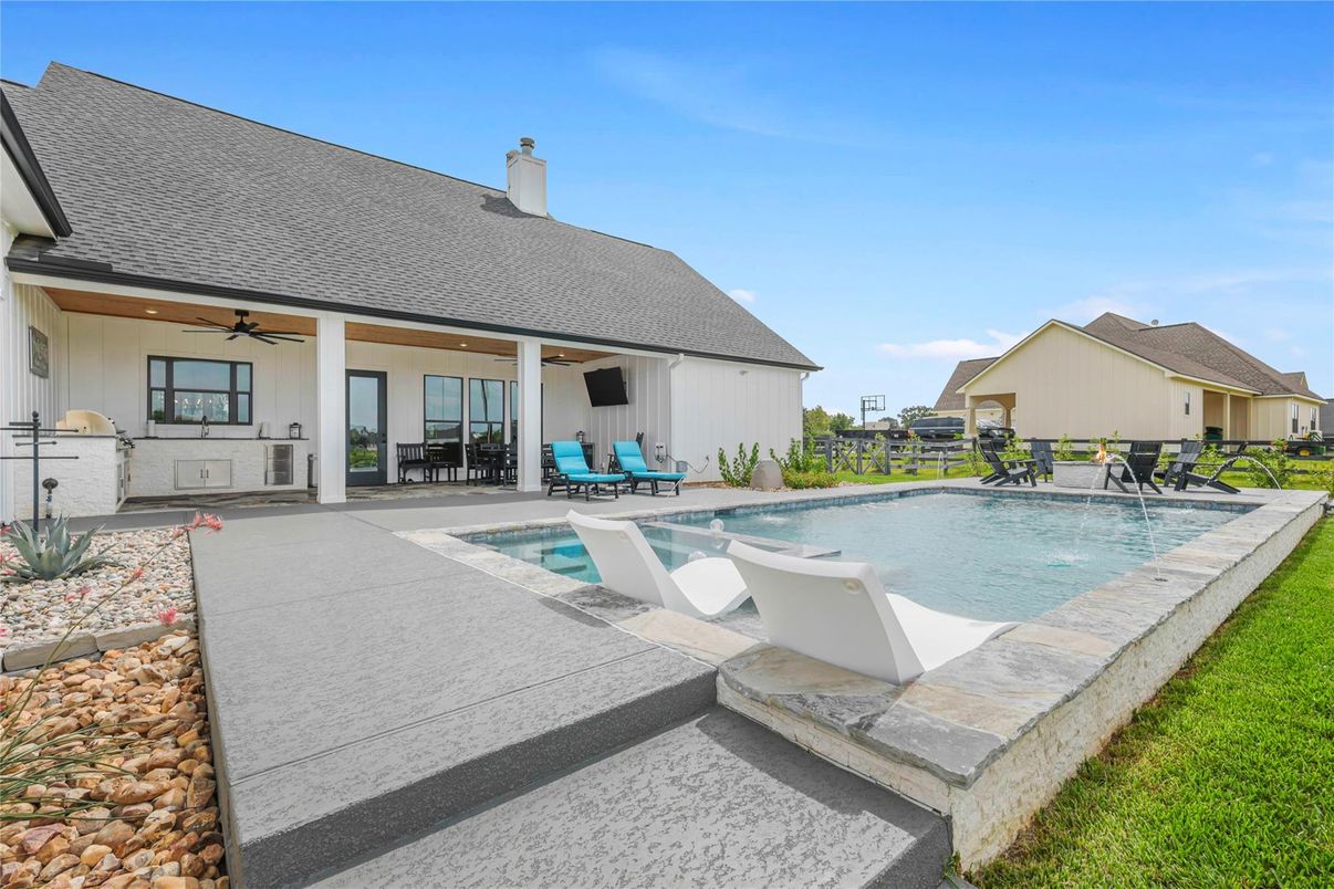 Exterior, Pool